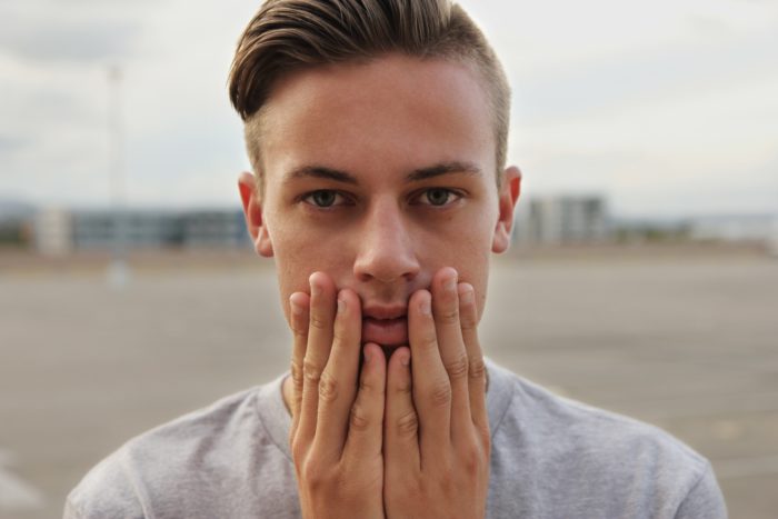 LA PEAU DE L’HOMME MENACÉE DE DÉSHYDRATATION : HYDRATER SA PEAU QUAND ON EST UN HOMME