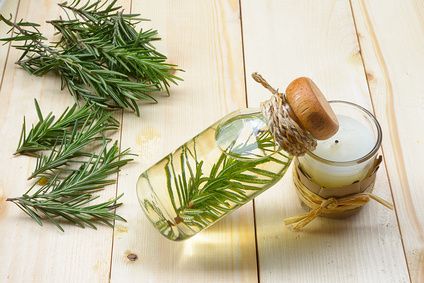 Recette naturelle de lotion de romarin contre l’excés de sébum