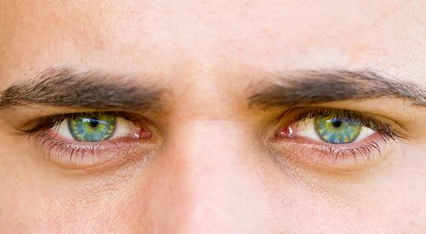 Comment  effacer naturellement les poches sous les yeux