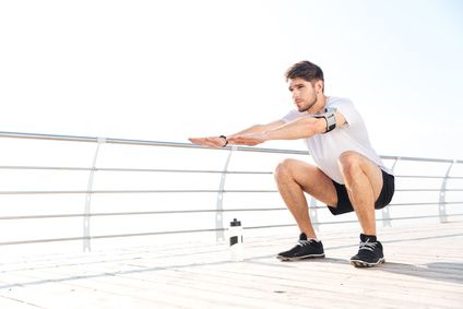 LE SQUAT, L’EXERCICE LE PLUS EFFICACE POUR MUSCLER LES CUISSES ET LES FESSIERS