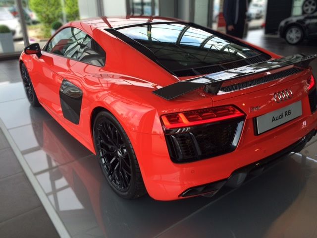 Audi R8 V10